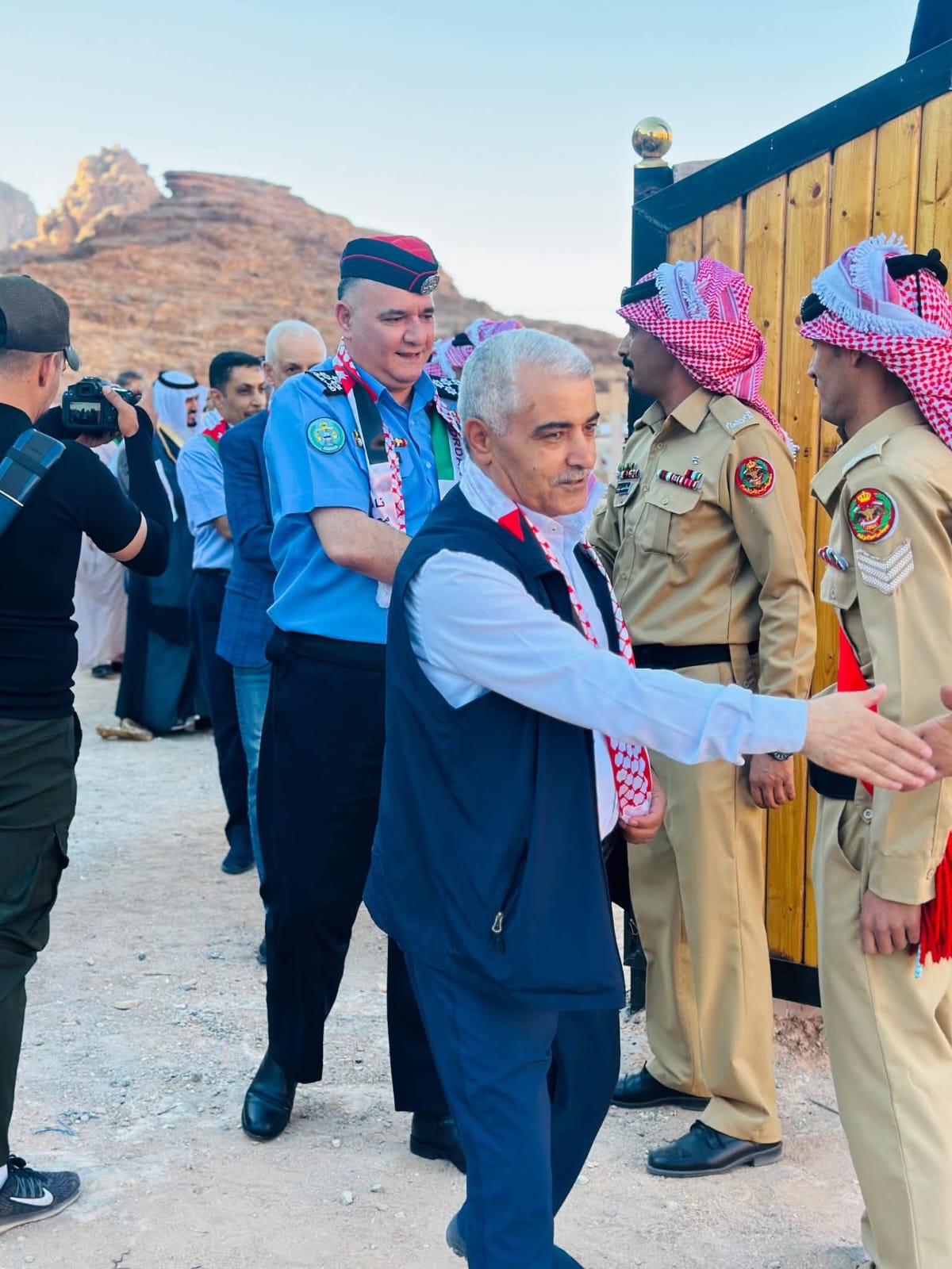العميد غنيمات يشارك باحتفالات تربية العقبة بعيد الاستقلال