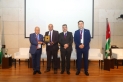 جامعة البترا تكرم الدكتور إبراهيم الحواري بجائزة الباحث المتميز