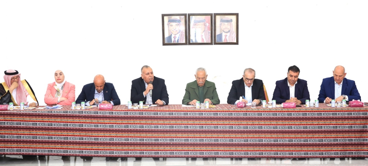 متابعة لزيارة الملك.. رئيس الديوان الملكي يلتقي شيوخ ووجهاء الجفر للوقوف على مطالب واحتياجات القضاء...صور