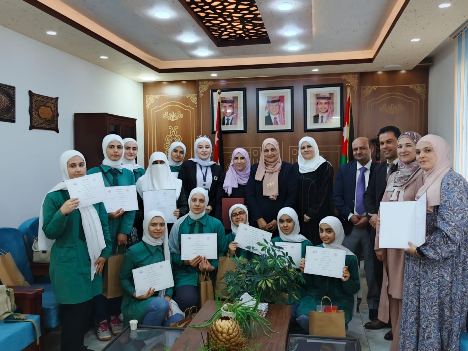 المصري تكرم الطلبة الفائزين في مبادرة Lets Fly with English 2