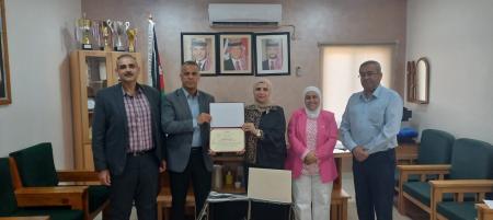 هديرس يُكرّم رئيس قسم الإشراف ومنسق جائزة الملكة رانيا للتميز التربوي