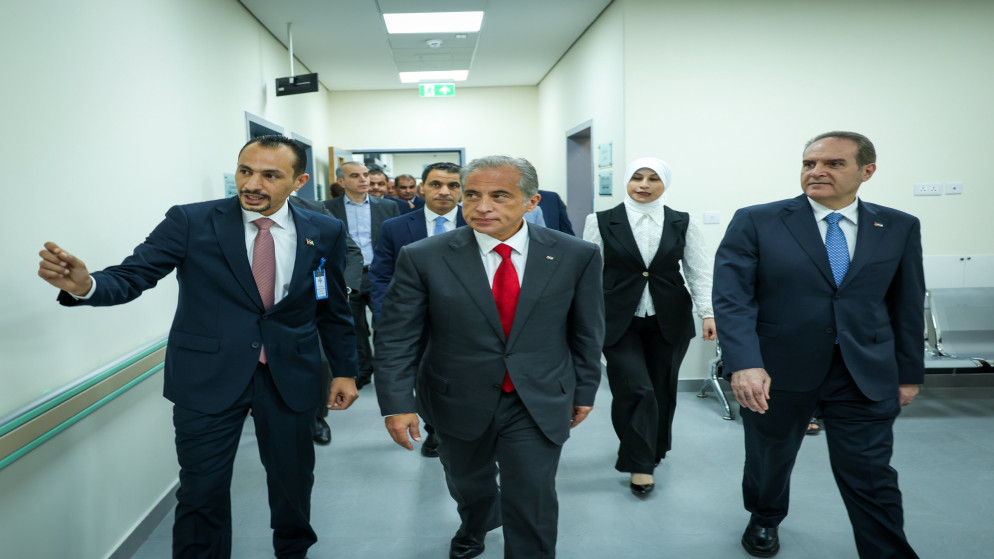 رئيس الوزراء يفتتح توسعة مستشفى الأميرة إيمان الحكومي في دير علا