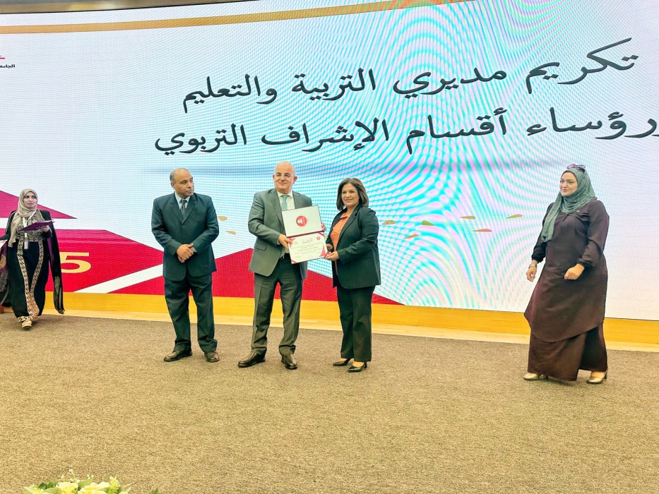 رئيس الجامعة الهاشمية يكرم مدير التربية والتعليم للواء وادي السير