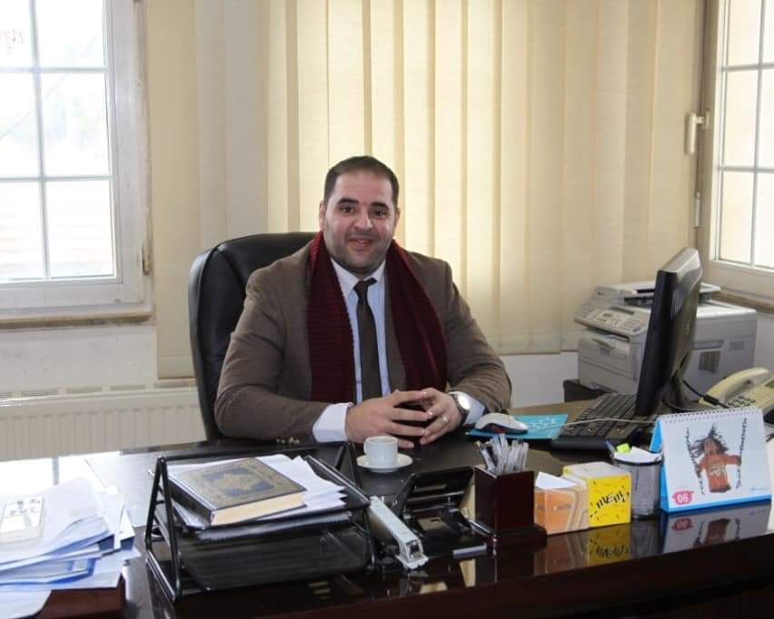 العميد الركن المتقاعد الدكتور عبدالمجيد علي الكفاوين يهنئ نجله علاء بمناسبة حصوله على الدكتوراه