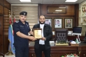العميد الزوايدة يكرم مواطن ساهم باطفاء حريق باص نقل في اربد