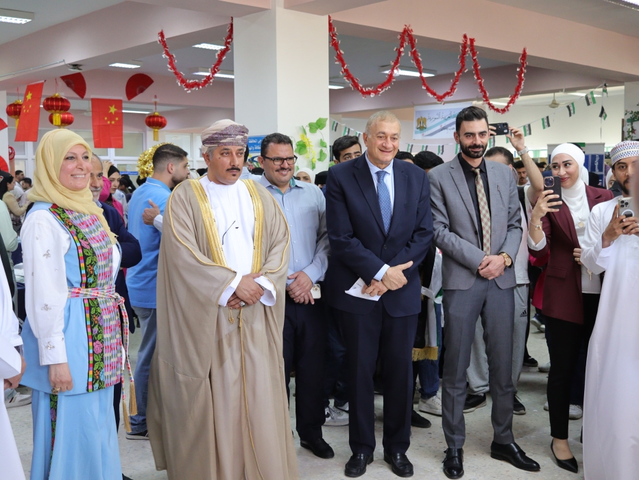 سفير سلطنة عُمان في المملكة الأردنية الهاشمية الشيخ العجيلي يرعى فعاليات ملتقى المكتبة الثقافي في جامعة فيلادلفيا ...صور
