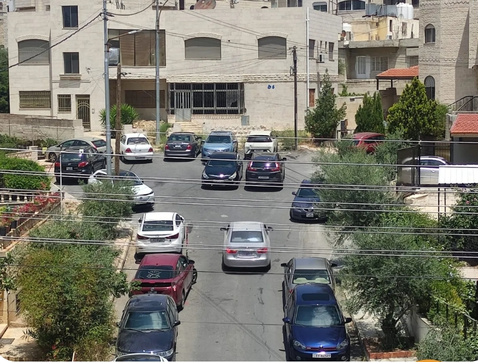 على طاولة الدكتور نذير عبيدات – رئيس الجامعة الأردنية