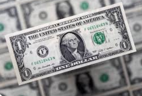 الدولار يتراجع مع ترقب السوق بيانات توظيف أميركية