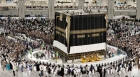 لماذا ترفع كسوة الكعبة وكم تبلغ تكلفتها؟