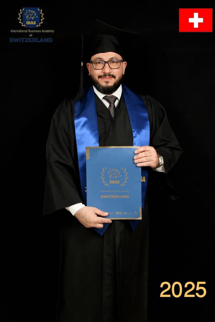 عشيرة الحوري تهنئ ابنها انس وليد  داود حامد بحصوله على درجة الماجستير من أكاديمية الأعمال الدولية في سويسرا