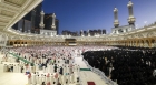 الحجاج يبدأون رمي جمرة العقبة الكبرى في مشعر منى