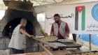 الحملة الأردنية والهيئة الخيرية توزّعان كعك العيد جنوب خان يونس
