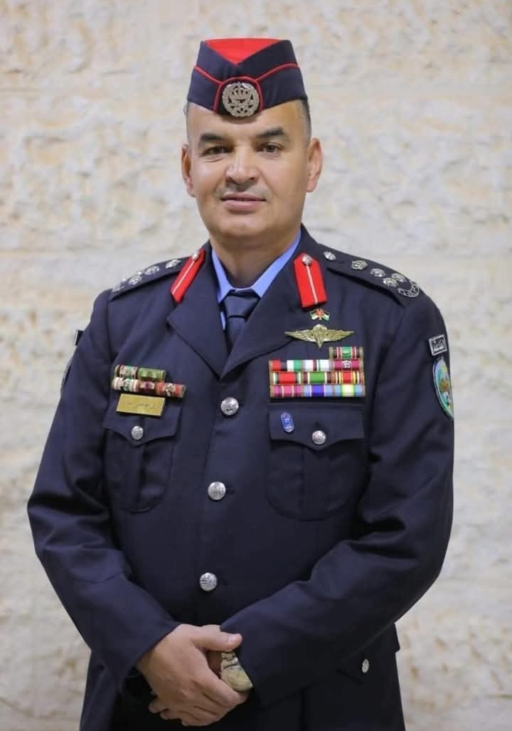 الخوالدة يهنئ العميد الركن فوزي بالوسام الملكي