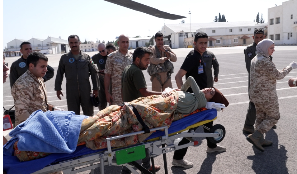 القوات المسلحة تنفذ عملية إجلاء طبي جديدة لأطفال من قطاع غزة برا وجوا
