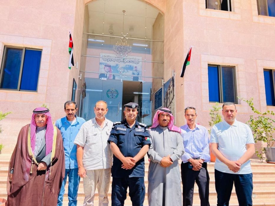 مدير شرطة غرب معان يلتقي عددًا من المتقاعدين العسكريين ضمن جهود التواصل والتقدير