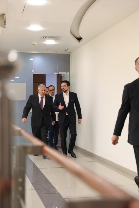 ولي العهد يزور سلطة العقبة الخاصة ويؤكد أهمية تعزيز البيئة الاستثمارية والتنموية