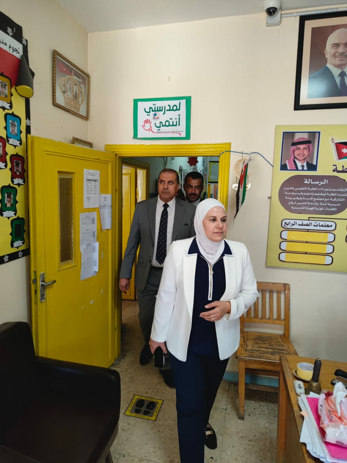 أمين عام وزارة التربية والتعليم تتفقد مدارس في لواء الجامعة