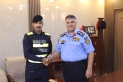 العميد الربابعة يكرم الشرطي حمزة المساعيد
