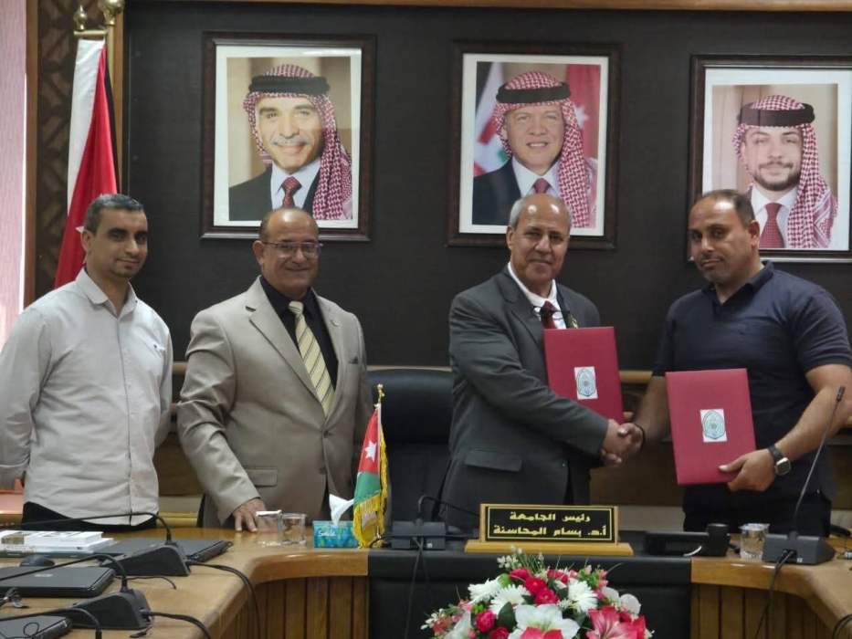 عمادة شؤون الطلبة توقّع عقد تشغيل مؤقت لصالة الألعاب الرياضية بالتعاون مع نادي العاملين