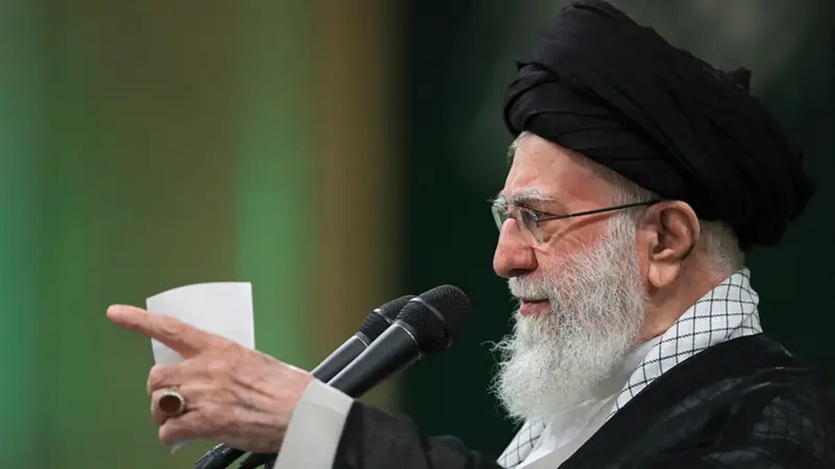 خامنئي يتوعد إسرائيل بعقاب قاسٍ: لن تبقى سالمة.. ولا مكان لأنصاف الحلول في الرد