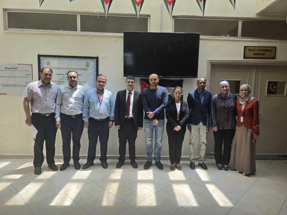 باحثون من صيدلة فيلادلفيا يستعرضون أحدث أبحاثهم في ندوة علمية في مجال الصيدلة
