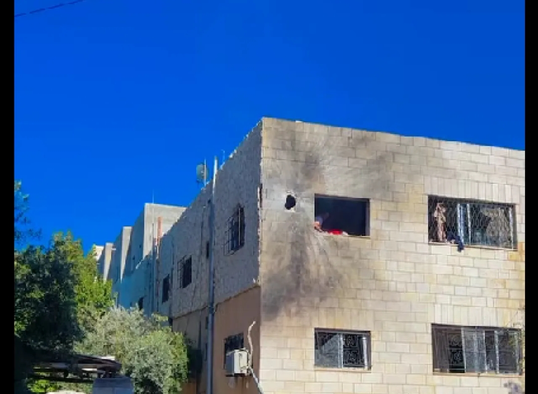سقوط جسم متفجر على منزل في إيدون والأجهزة الأمنية تطوق المكان