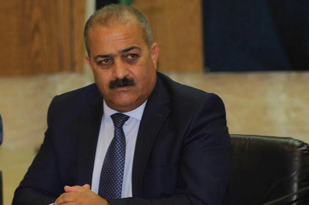 محافظ إربد يزور المصابين جراء سقوط جسم طائر على منزلهم