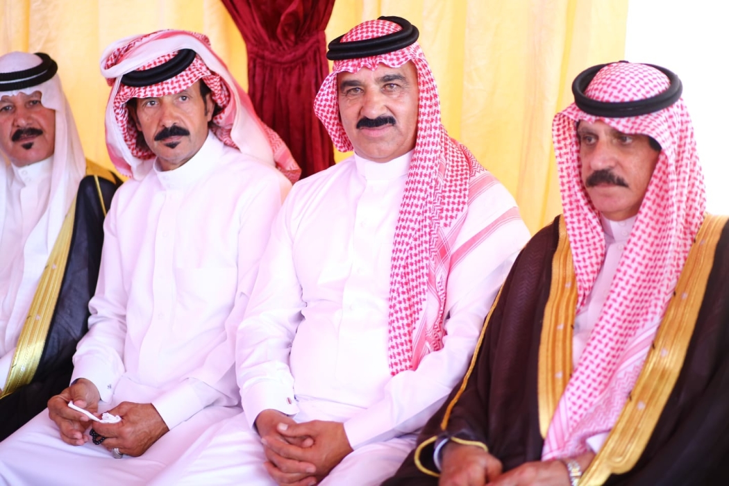 العنيزان يبارك ويهنئ الشيخ فواز خلف درداح الفايز بخطوبة نجله ليث
