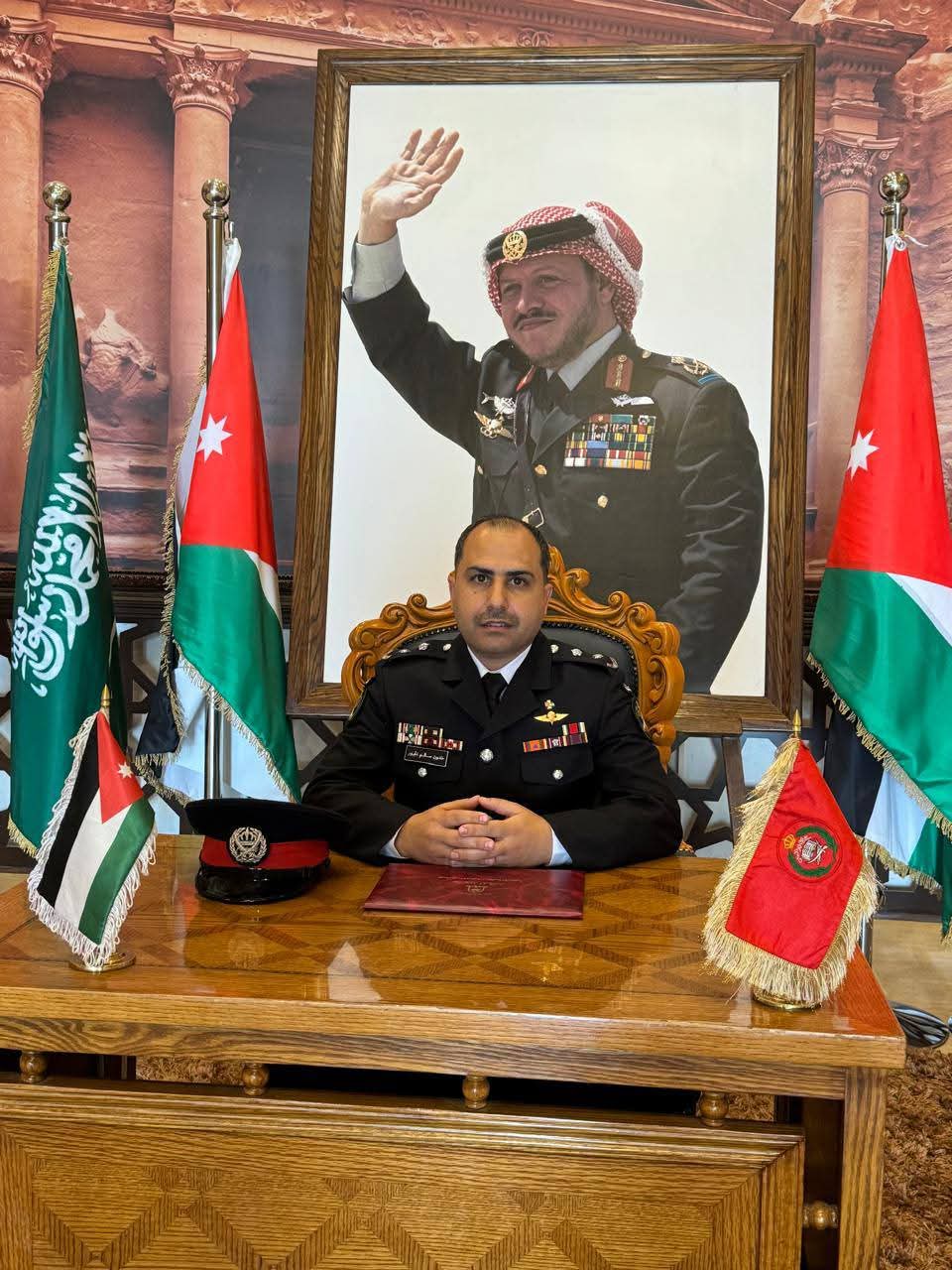 المقدم  الجبور يحصل على دورة الركن  من كلية القيادة والأركان الملكية