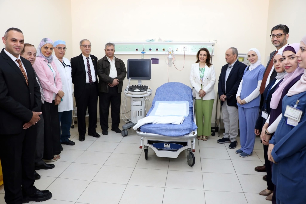 مستشفى الجامعة الأردنية يتسلّم جهاز ألتراساوند متطور بتبرع من الدكتور فواز الخزاعلة