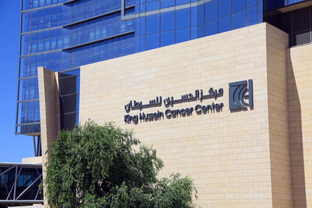 “الحسين للسرطان” يدرس التوسع في بنيته التحتية والإشراف على مراكز الأورام