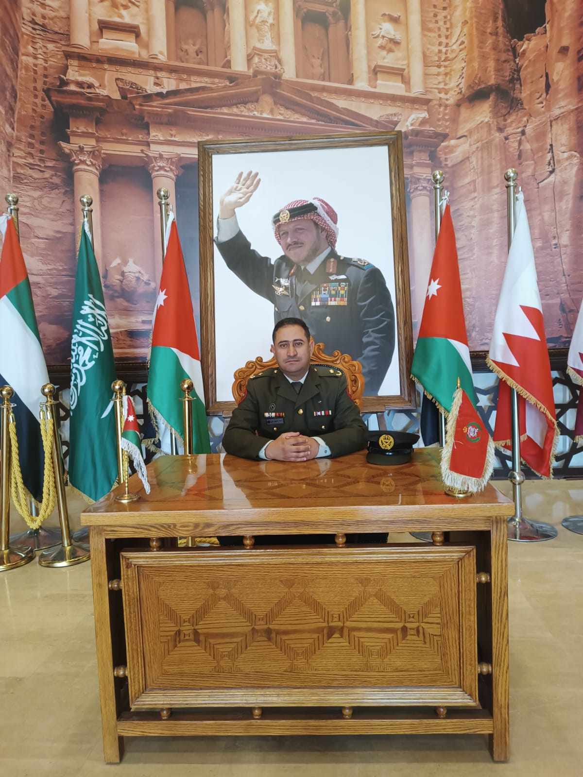 الشرعة يهنئون  ابنهم الرائد حسام بتخرّجه من دورة الركن