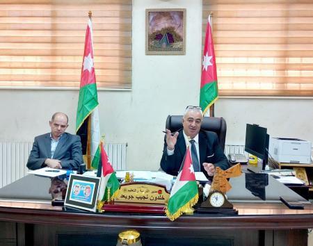 جويعد يلتقي فريقا من إدارة التخطيط والبحث التربوي