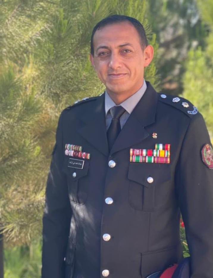 ماهر حمود وإخوانه  يهنئون شقيقهم  المقدم الركن عبدالله بتخرجه من كلية القيادة والأركان