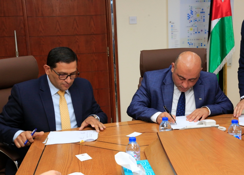 اتفاقية تعاون بين سلطة المياه والبنك الاستثماري
