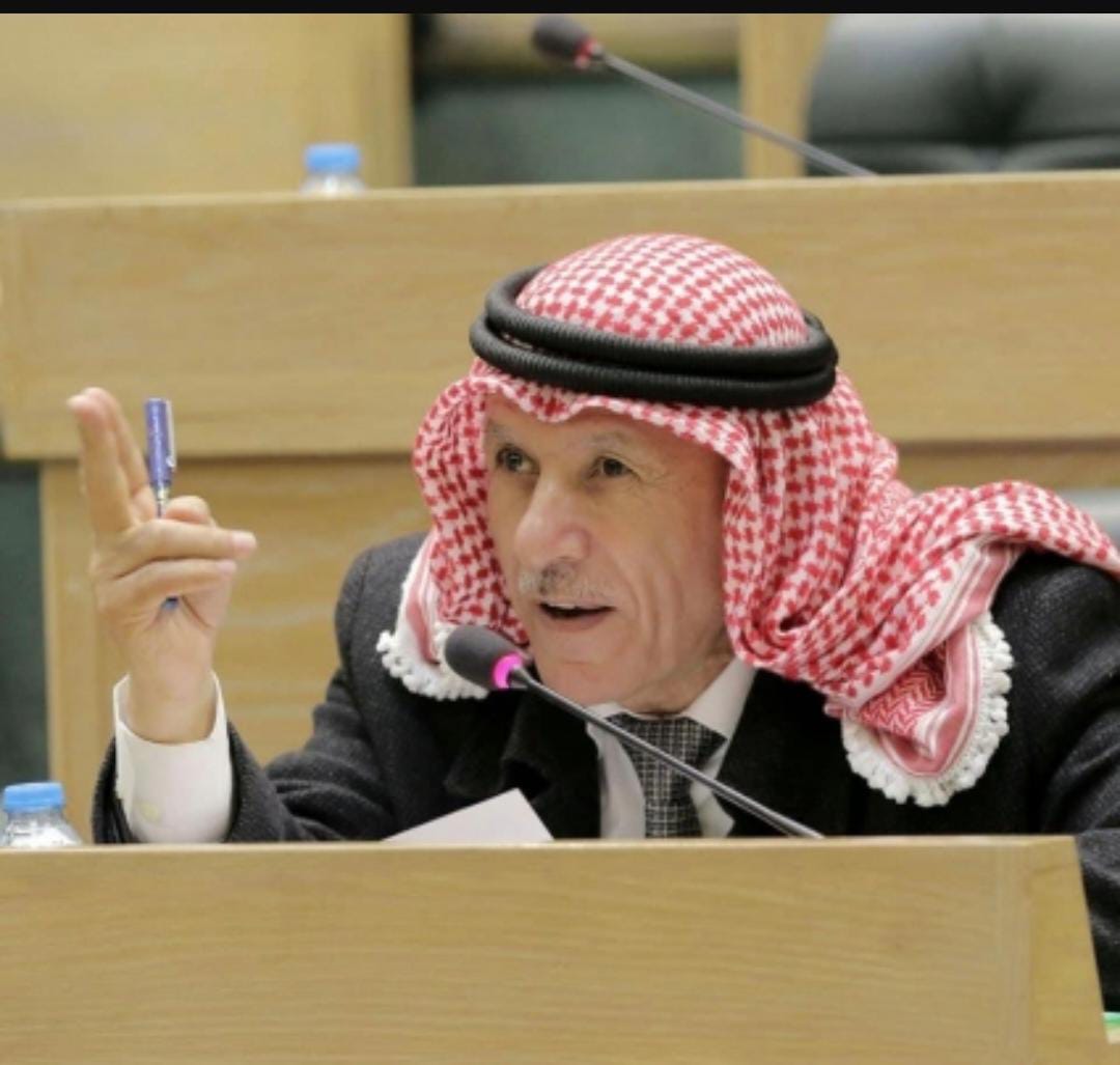 النائب العرموطي يوضح سبب مغادرته لمجموعات الواتساب..
