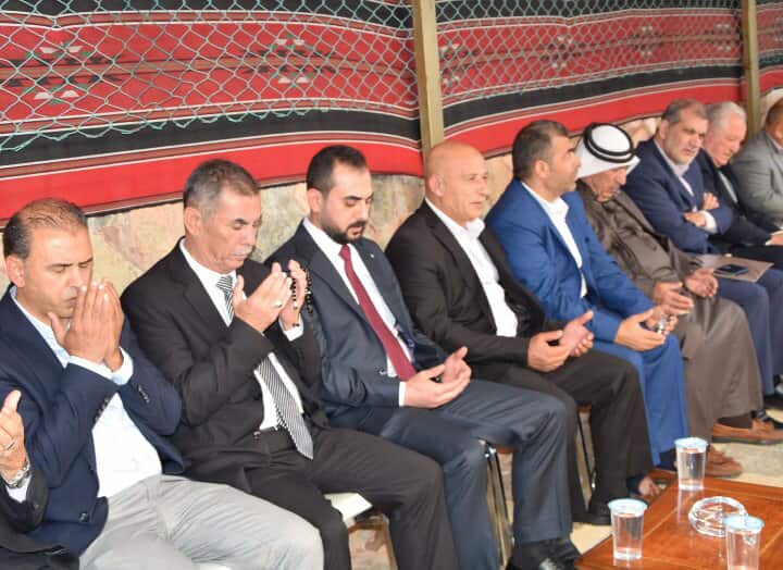 الخريسات والنسور نسايب،، النسور طلب والخليفات اعطى