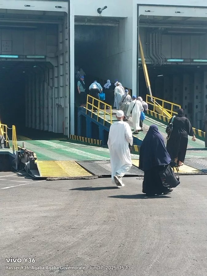   الجسر العربي  خيار وبديل استراتيجي أمن  للمسافرين والمجموعات السياحية من خلال الرحلات  البحرية الآمنة والمنتظمه.