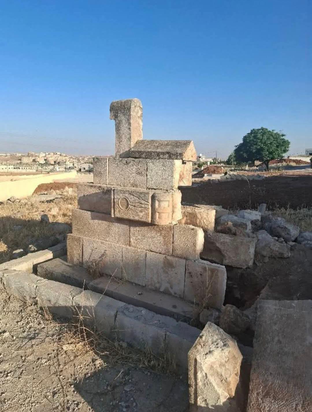الاعتداء على ضريح الفارس الشيخ مكازي الجريبيع يثير استياء أبناء المنطقة