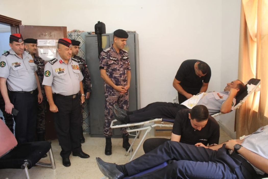 الدفاع المدني ينفذ حملة بالتبرع بالدم بالتعاون مع الخدمات الطبية الملكية...صور