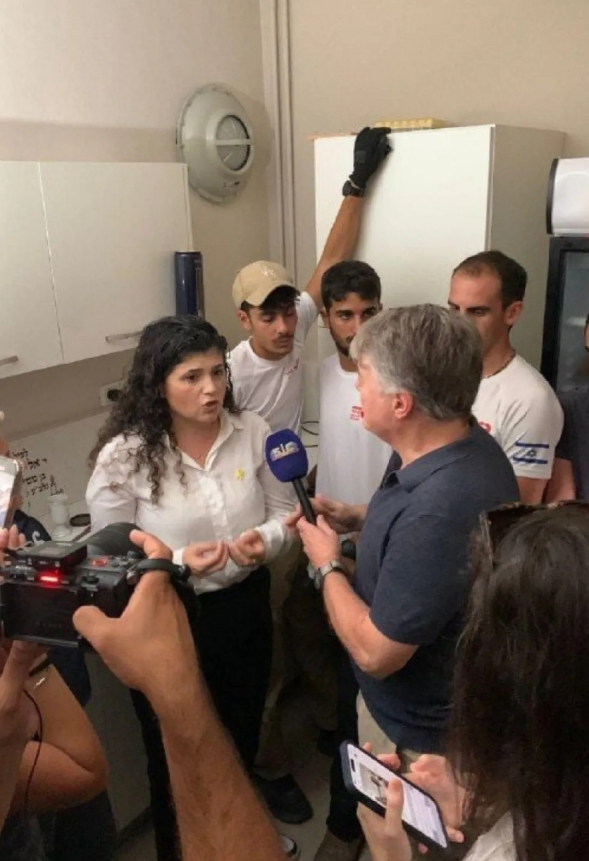 نائبة وزير الخارجية الإسرائيلية تهرب لمكان آمن أثناء مقابلة بسبب صواريخ إيرانية