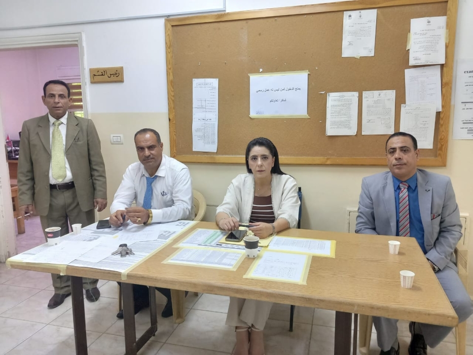 أبورمان تتفقد سير امتحان التوجيهي لمبحث اللغة الإنجليزية لجميع الفروع .
