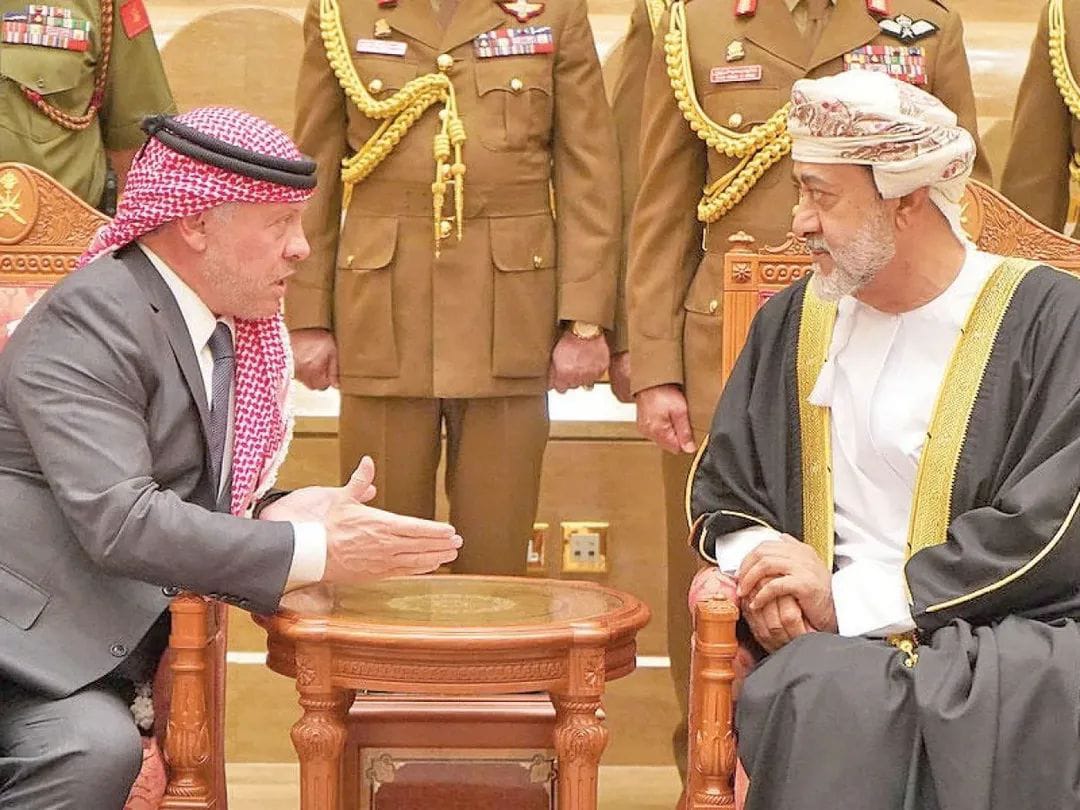 الملك وسلطان عُمان يبحثان سبل التوصل للتهدئة الشاملة في الإقليم