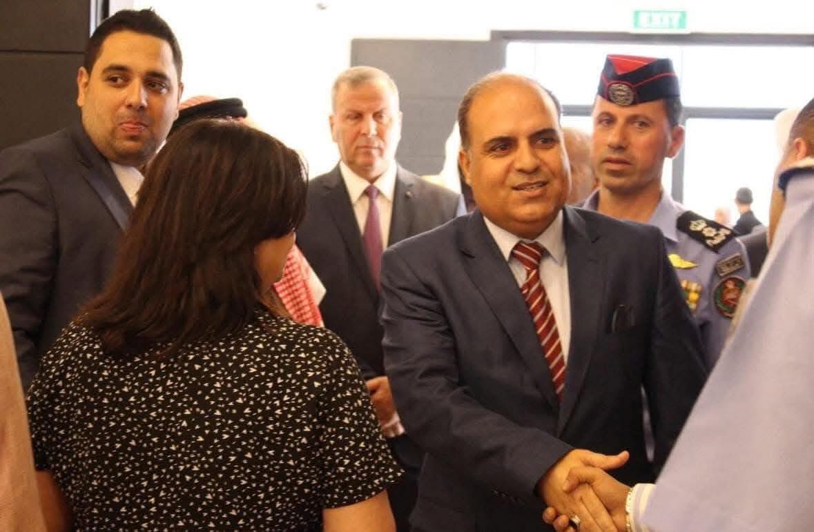 العميد فارس السرحان يهنئ ابن العم الدكتور حمدان بترفيعه محافظًا في وزارة الداخلية