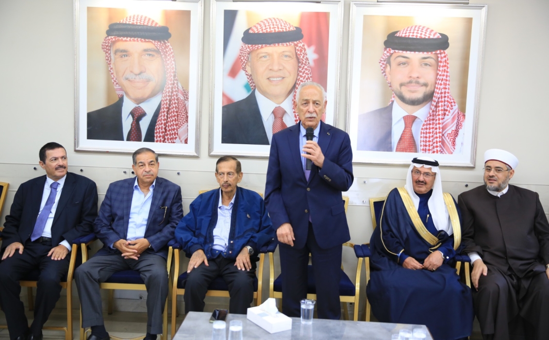 مندوبا عن الملك وولي العهد.. يعزي العيسوي عشائر المجالي والغزاوي...صور