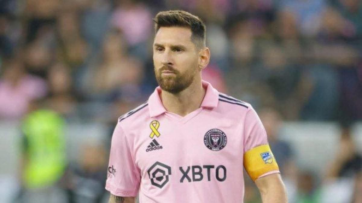 اجتماع مرتقب بين رئيس الهلال السعودي ووالد ميسي!
