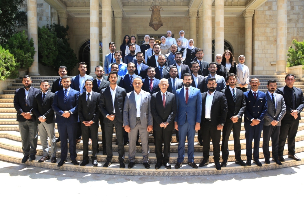 رئيس الديوان الملكي خلال لقائه وفدين من طلبة الجامعة الأردنية وأبناء ماحص...صور