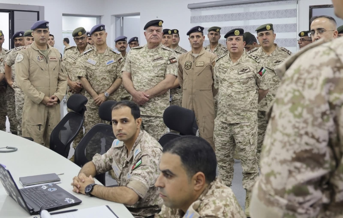 اللواء الركن الحنيطي يزور قاعدة الشهيد موفق السلطي ومديرية سلاح الهندسة الملكي...صور