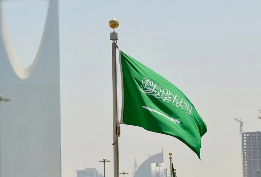 السعودية تعيد إصدار تأشيرات الزيارة العائلية.. وهذه أهم الشروط