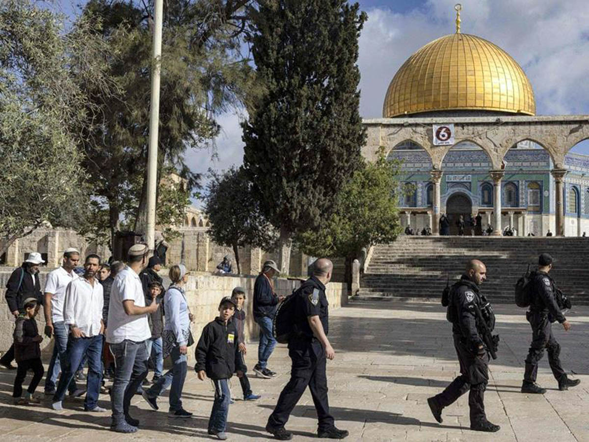 عشرات المستوطنين يقتحمون الأقصى المبارك بحماية مشددة من شرطة الاحتلال